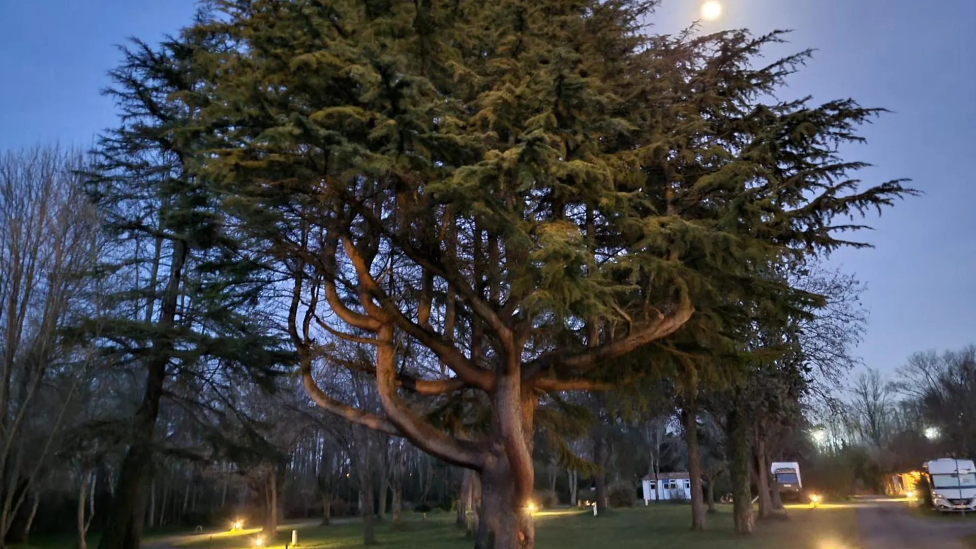 Camping Portes D'Ariege 帕米耶 营地